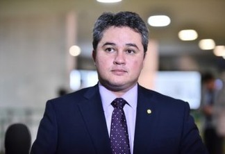 'Foguete não dá ré’; diz Efraim Filho sobre retorno à base de Azevêdo e relata paz com o Republicanos 