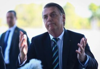Bolsonaro diz que não cria emprego e critica jovens que culpam o governo: "Tem que correr atrás"