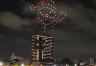 Show de drones empolga público com desenhos e luzes no céu de Campina Grande