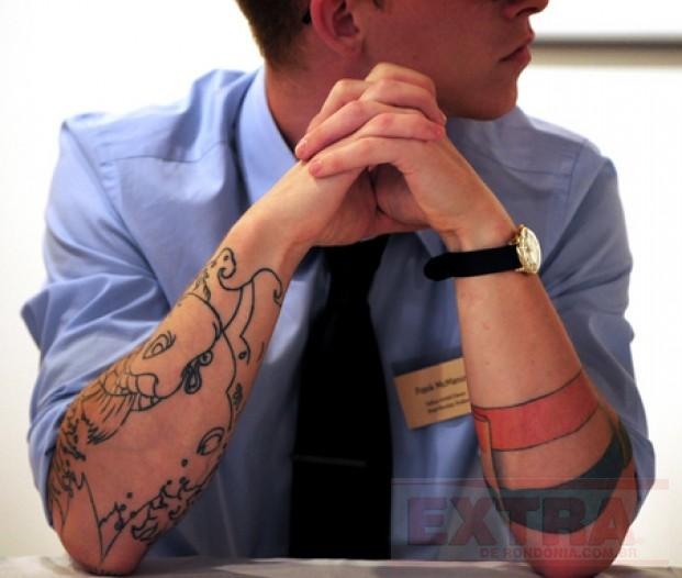 executivo-com-tatuagem