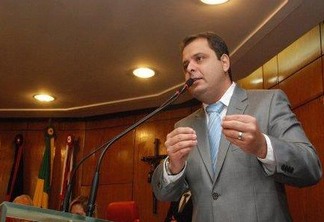 Marmuthe apresenta votos de aplausos para Julian Lemos por luta contra pedofilia