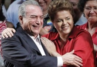 Dilma está de joelhos para o PMDB, apavorada com o risco de tomar no TCU - Por Felipe Moura Brasil