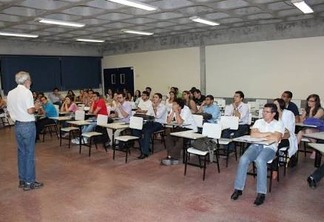 Público? Comissão aprova PEC para cobrar por pós-graduação em instituições federais do Brasil