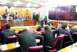 Deputados e vereadores têm 'trocado de papéis' nos parlamentos