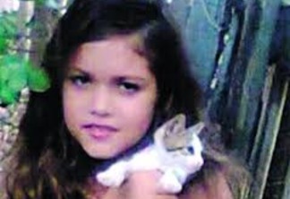 UM CRIME REVOLTANTE: Menina de 11 anos é encontrada morta em matagal com corpo carbonizado