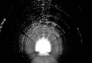Ano Novo: À procura da luz no fim do túnel