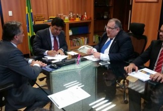 Ministro garante recursos para obras de 4 escolas em tempo integral em João Pessoa
