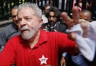 Policia Federal encontra sala-cofre com joias, medalhas e obras de arte de Lula