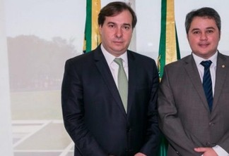 Efraim Filho assume liderança do DEM e prioriza economia