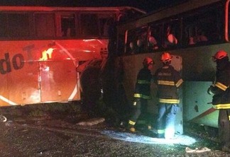Sete morrem e 45 ficam feridos em grave acidente entre ônibus nesta quinta