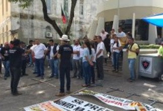 Agentes de Saúde protestam na Câmara Municipal de João Pessoa