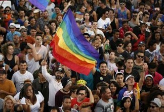 Distritais derrubam regulamentação da lei que pune homofobia