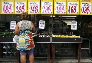 Brasil registra deflação pela primeira vez em 11 anos
