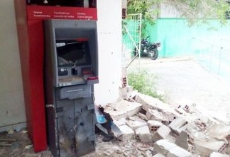 Bandidos explodem caixa eletrônico da Secretaria de Saúde de Campina Grande