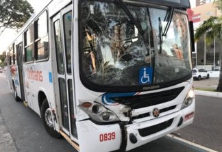 Engavetamento com três ônibus deixa feridos na principal avenida de João Pessoa