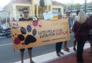 Ativistas fazem protesto no Busto de Tamandaré contra morte de cães em Igaracy