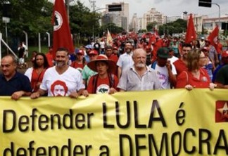 Petistas fazem encenação para tentar tirar proveito eleitoral da prisão de Lula