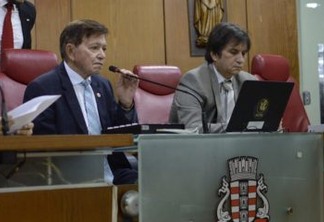 OUÇA: 'Somos 36 palhaços comandados pelo palhaço maior, que é o presidente Gervásio Maia', diz João Henrique