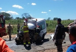 TRAGÉDIA: acidente entre carro e ambulância deixa dois mortos no Sertão da Paraíba