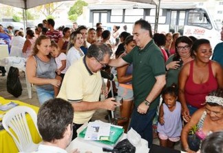 Após dar ordem de serviço de cinco novas praças, prefeito Luciano Cartaxo visita obras