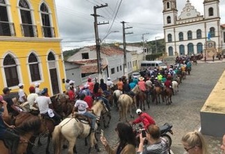 João Azevêdo prestigia tradicional cavalgada de Santana, em Bananeiras