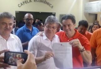 Ao lado de João, Veneziano registra candidatura: 'Temos o melhor projeto para a Paraíba'