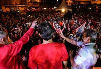"Lula é João Azevêdo, é Veneziano e é Luiz Couto na Paraíba", diz Haddad durante caminhada em JP