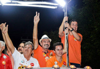 Militância da candidatura de Jeová Campos era maioria dos mais de 15 mil presentes ao ato político realizado neste domingo em Cajazeiras