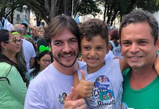 Durante passeata em João Pessoa, Pedro defende urgência na reforma da máquina pública