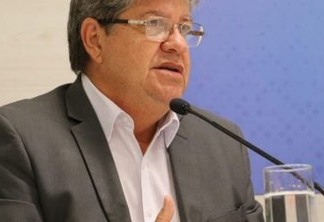 João Azevedo não vai a reunião com governadores e explica: 'Não é um encontro oficial com o presidente eleito'
