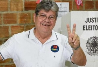Governador eleito João Azevedo vota e fala em 'relação institucional' com Governo Federal