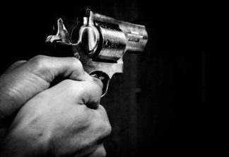 Homem é assassinado a tiros dentro da casa dos pais em Patos