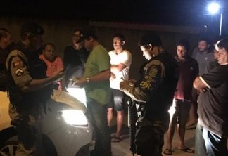 VEJA VÍDEO: Presidente da Câmara de Mamanguape dirige alcoolizado, bate em carros e é detido pela PM