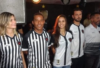 Botafogo-PB apresenta elenco e novo uniforme na capital