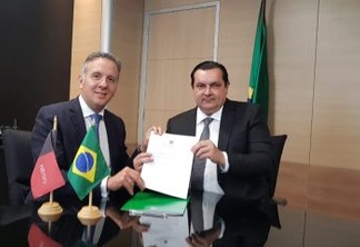 VEJA VÍDEOS: Em Brasília, Aguinaldo Ribeiro consegue liberação de R$ 65 milhões para recuperação da barreira do Cabo Branco
