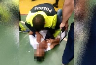 QUERIA SEPARAR BRIGA: policial militar é filmado agredindo alunos em escola -  VEJA VÍDEO