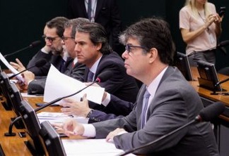 Ruy Carneiro recebe apoio de parlamentares no pedido de transparência na Reforma da Previdência