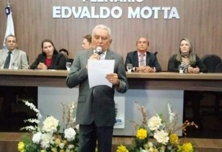Sales Júnior assume prefeitura de Patos com renúncia de Bonifácio