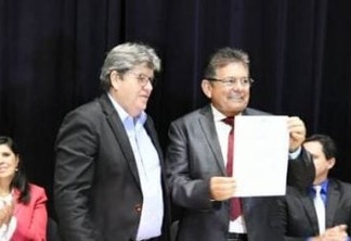 Adriano Galdino se reúne com governador e agentes penitenciários para discutir PCCR da categoria