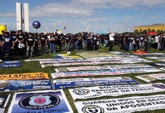 'BOLSONARO NOS TRAIU': policiais fazem manifestação contra a reforma da Previdência - VEJA VÍDEO 