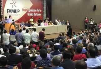 Presidente da Famup entrega à CNM manifesto da Paraíba em defesa da unificação das eleições