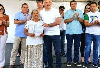 Luciano Cartaxo entrega 190 títulos de regularização fundiária e beneficia quase 800 pessoas no Muçumagro