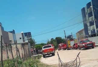 INCÊNDIO NOS BANCÁRIOS: Corpo de Bombeiros age para conter fogo em apartamento - VEJA VÍDEO