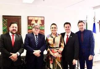 Veneziano e João Azevêdo se reúnem com relatora do Turismo na LOA 2020 para tratar da obra do Centro de Convenções de Campina