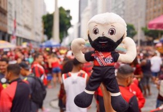 Boneco de Gabigol vira febre na festa da vitória do Flamengo