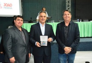 Luciano Cartaxo recebe premiação durante Congresso de Arborização Urbana