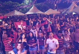 Torcedores paraibanos comemoram título da Libertadores do Flamengo