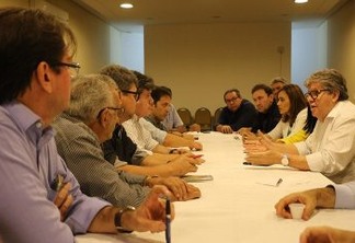 João Azevêdo discute projeto do Centro de Convenções com empresários de Campina Grande