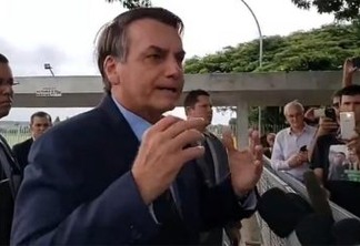 'O QUE ESTÃO FAZENDO AQUI?' Bolsonaro ironiza jornalistas e questiona presença de profissionais no Planalto - VEJA VÍDEO