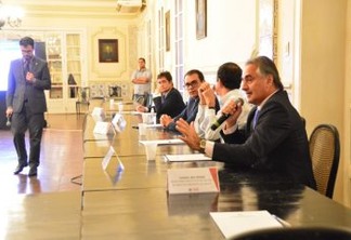 Em reunião com governador, Cartaxo defende medidas 'mais restritivas' e ações conjuntas entre Estado e prefeitura